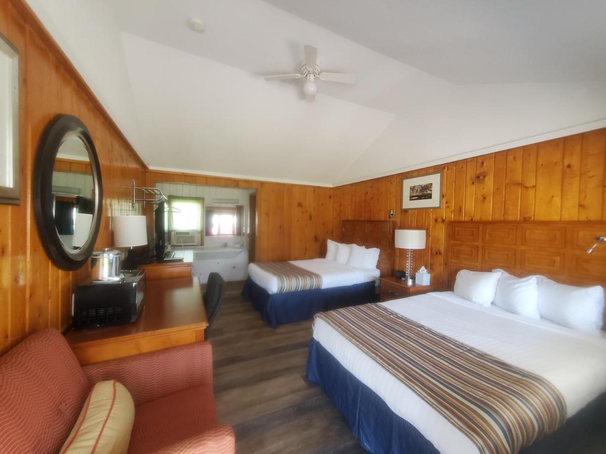 Bayview Lakefront Inn 세인트이그나스 외부 사진