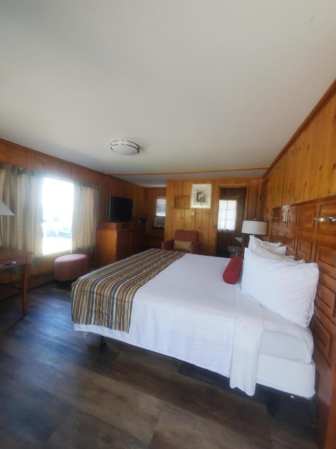 Bayview Lakefront Inn 세인트이그나스 외부 사진