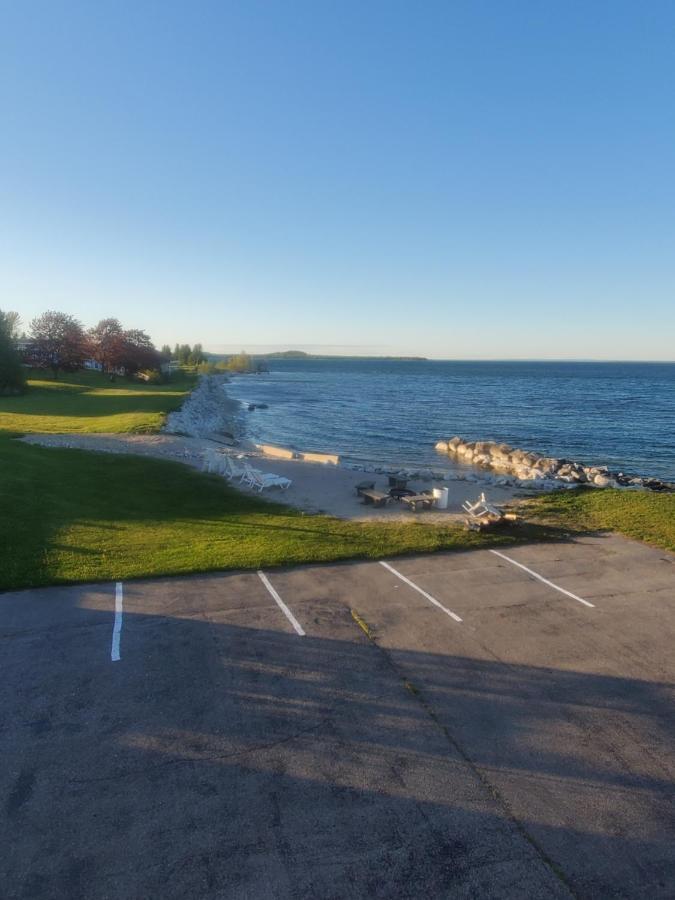 Bayview Lakefront Inn 세인트이그나스 외부 사진